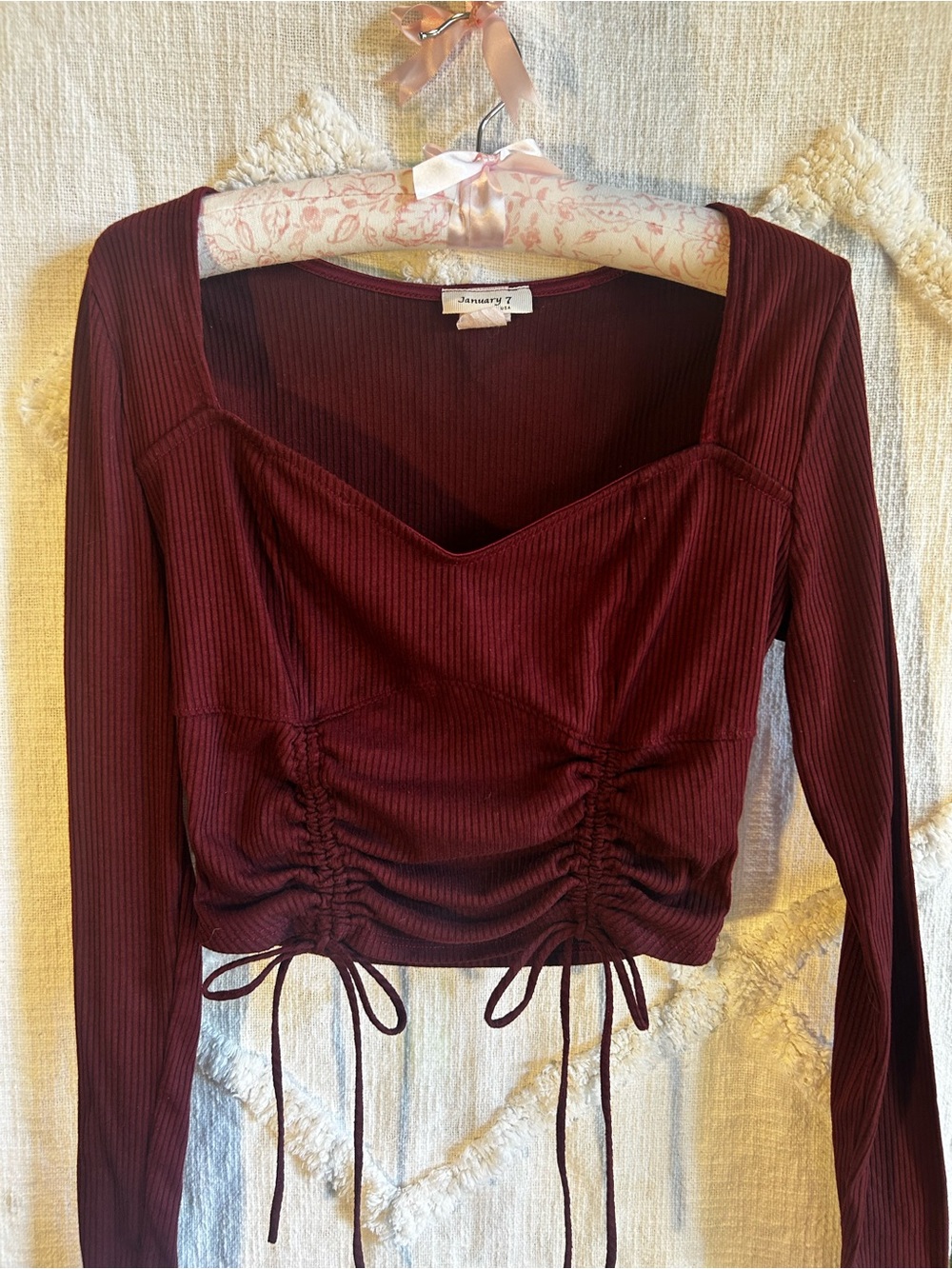 January 7 Ribbed Burgundy Sweetheart Ruched Long Sleeve Crop Top
